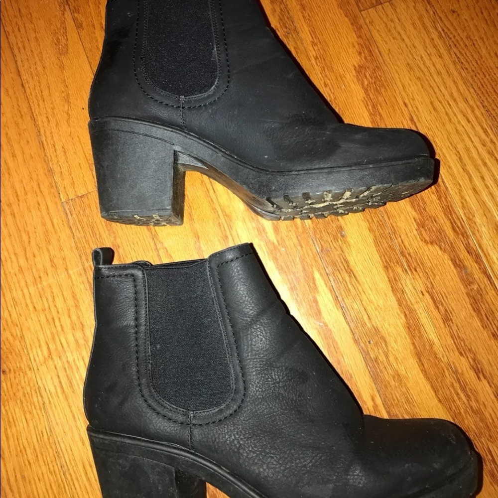 Boohoo winter / fall ankle booties shoes size 6